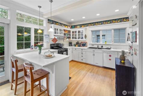 4616 Meridian Avenue N Seattle WA 98103