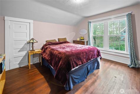 4616 Meridian Avenue N Seattle WA 98103