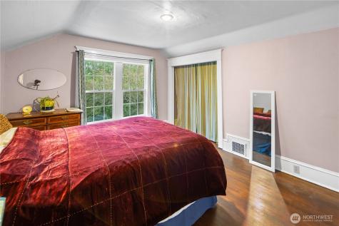 4616 Meridian Avenue N Seattle WA 98103