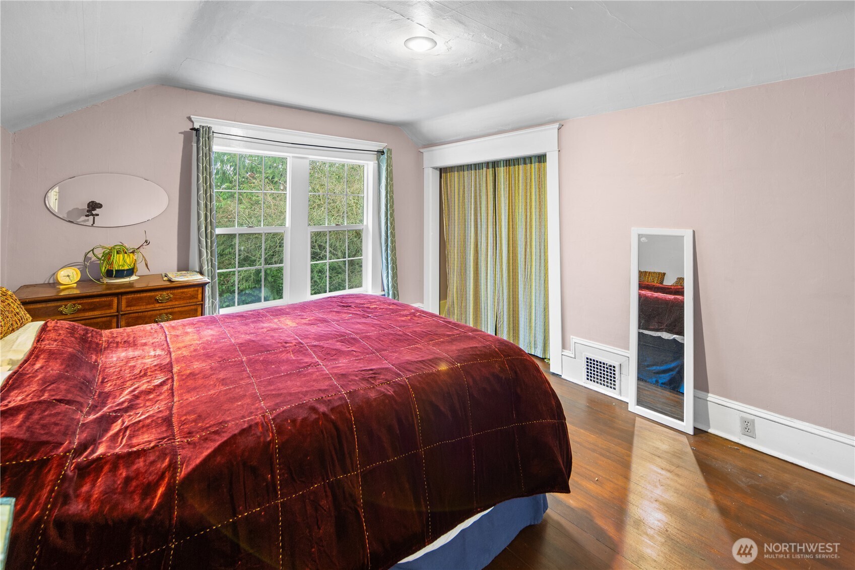 4616 Meridian Avenue N Seattle WA 98103