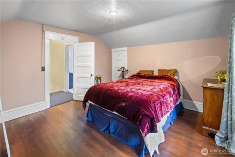 4616 Meridian Avenue N Seattle WA 98103