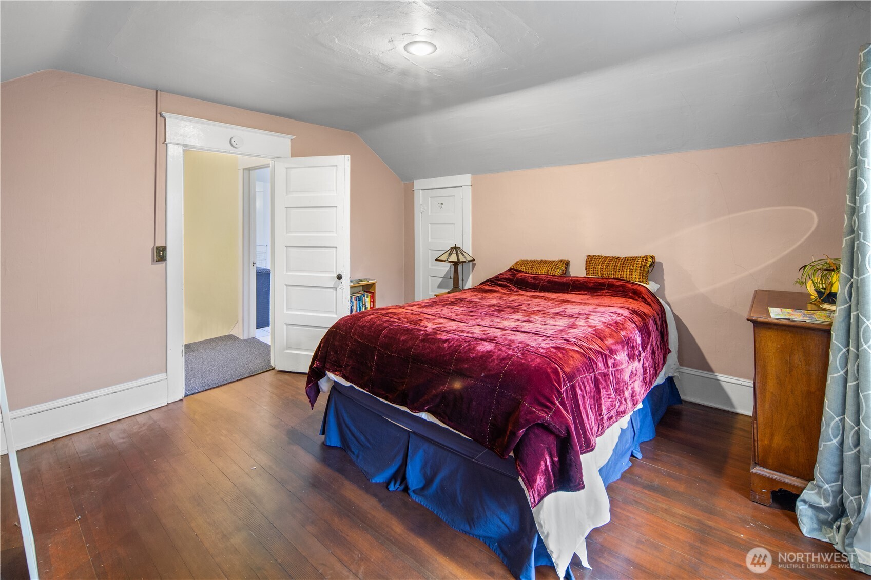 4616 Meridian Avenue N Seattle WA 98103