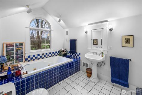 4616 Meridian Avenue N Seattle WA 98103