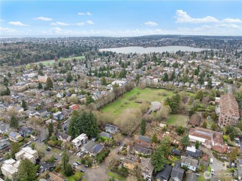 4616 Meridian Avenue N Seattle WA 98103