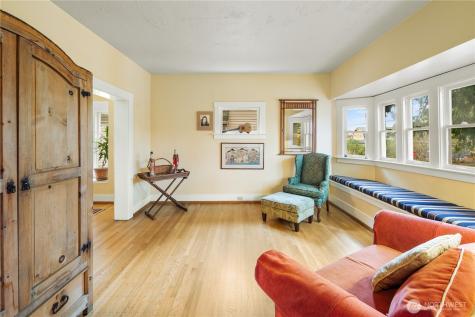 4616 Meridian Avenue N Seattle WA 98103