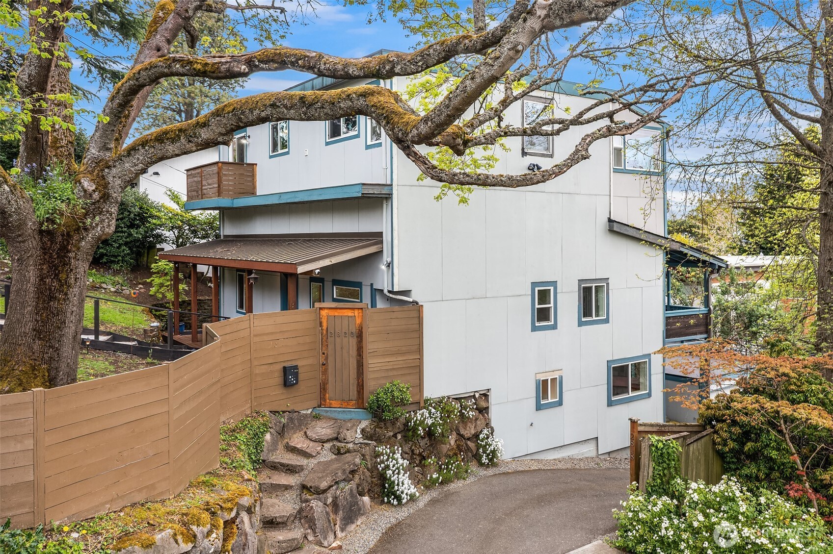 2820 27th Avenue W Seattle WA 98199