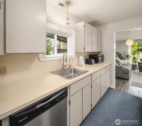 2820 27th Avenue W Seattle WA 98199