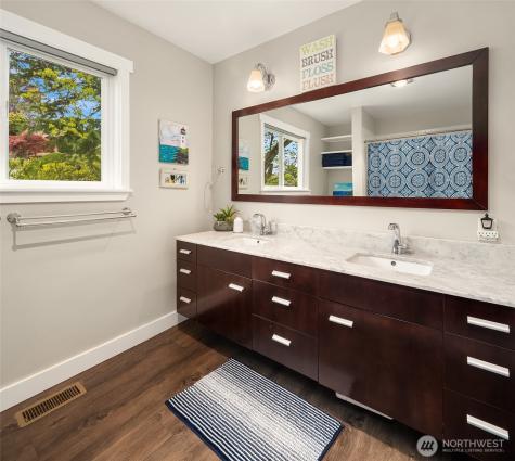 2820 27th Avenue W Seattle WA 98199