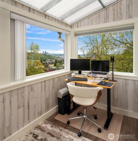 2820 27th Avenue W Seattle WA 98199