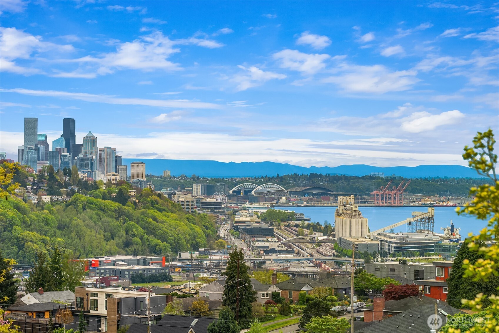 2820 27th Avenue W Seattle WA 98199