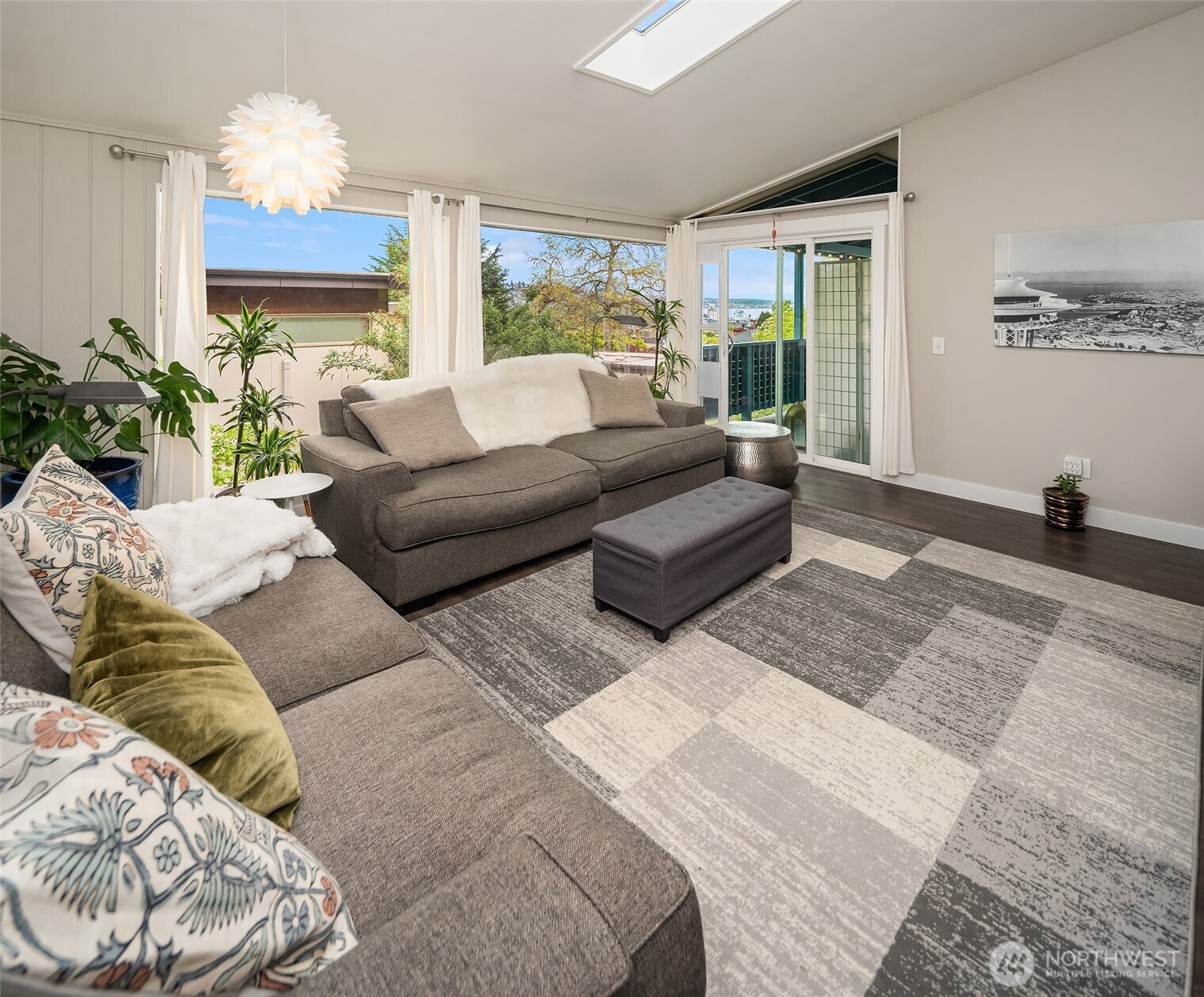 2820 27th Avenue W Seattle WA 98199