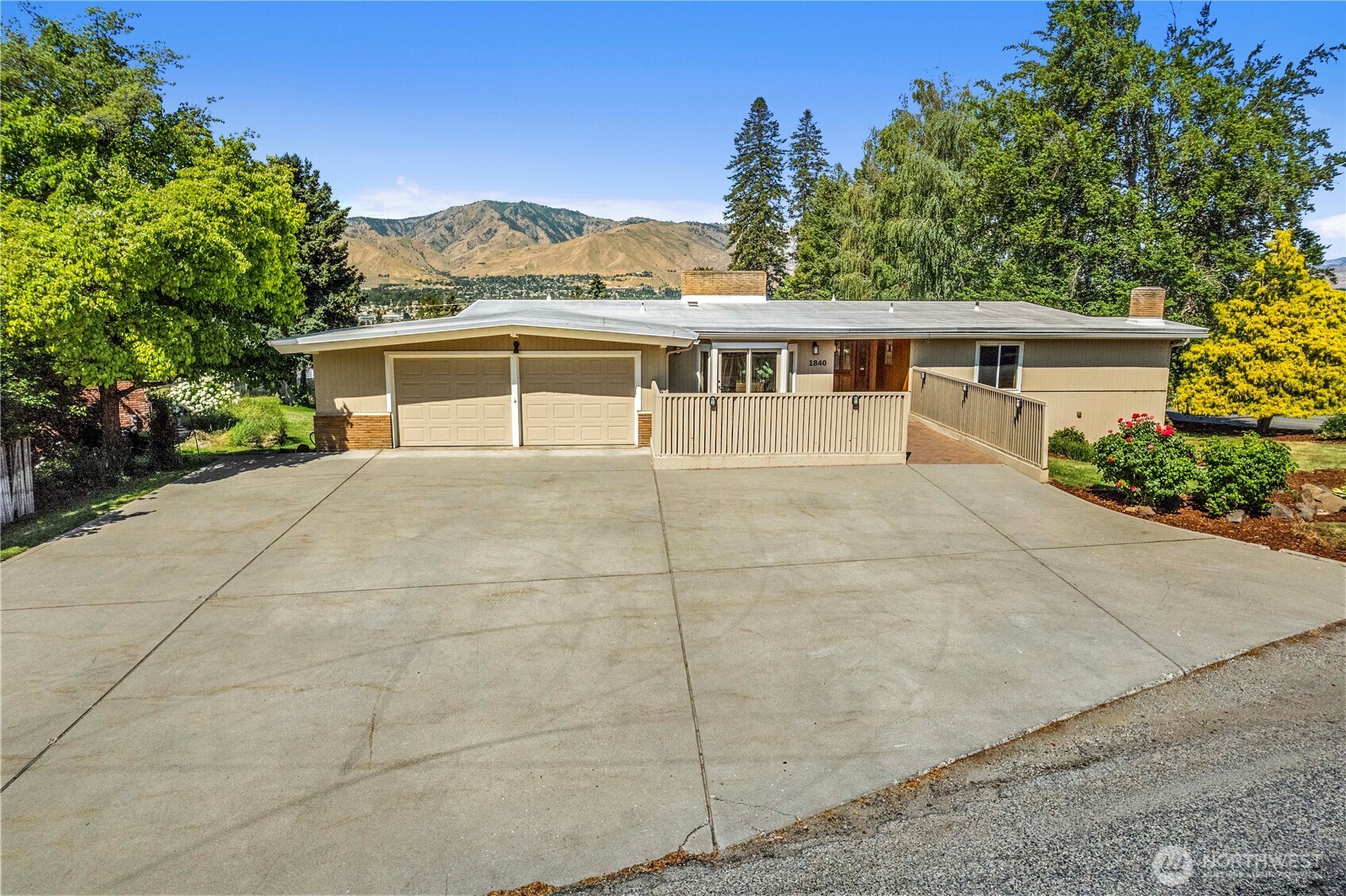 1840 Country Club Drive East Wenatchee WA 98802