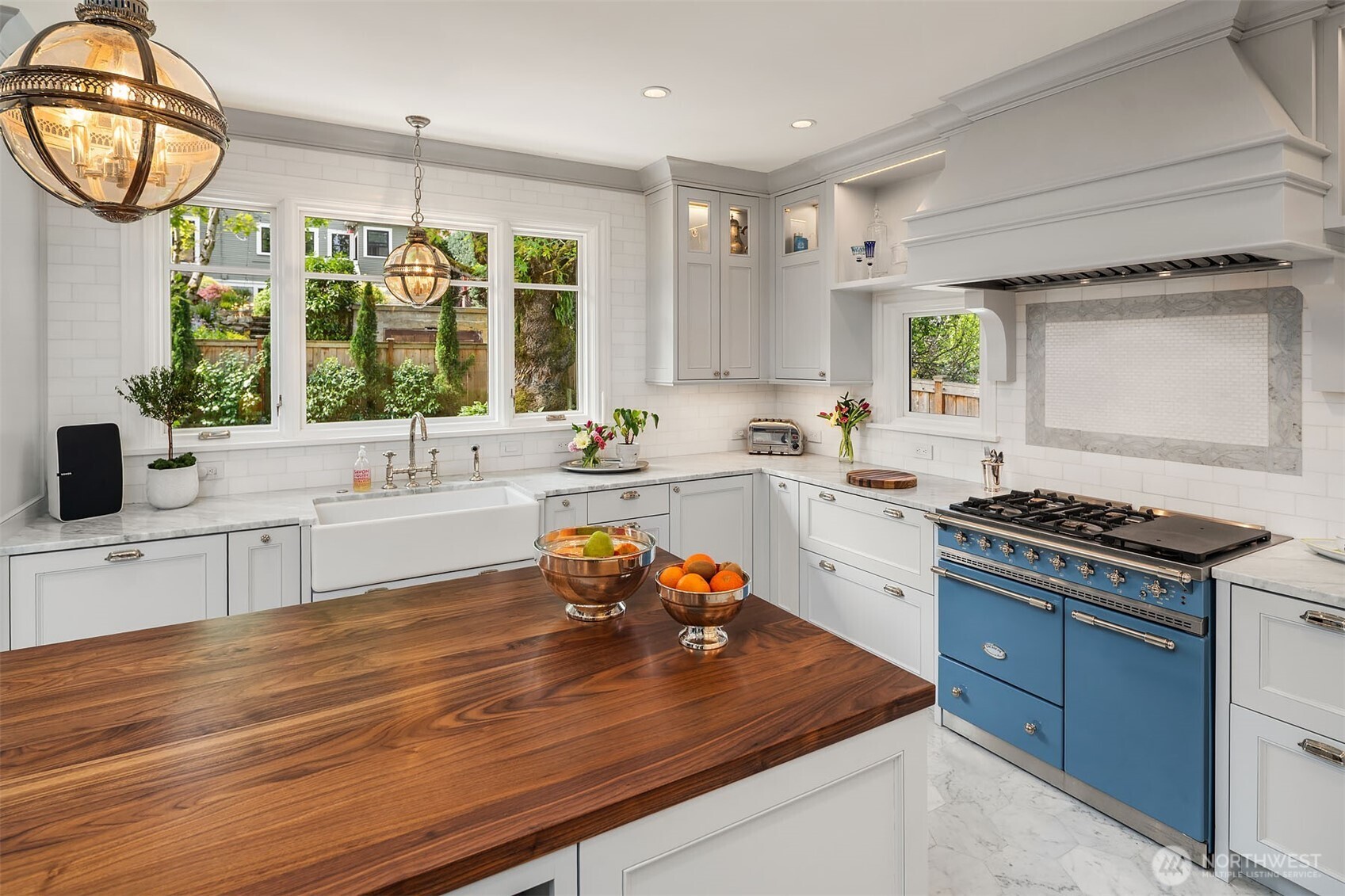 2833 10th Avenue E Seattle WA 98102
