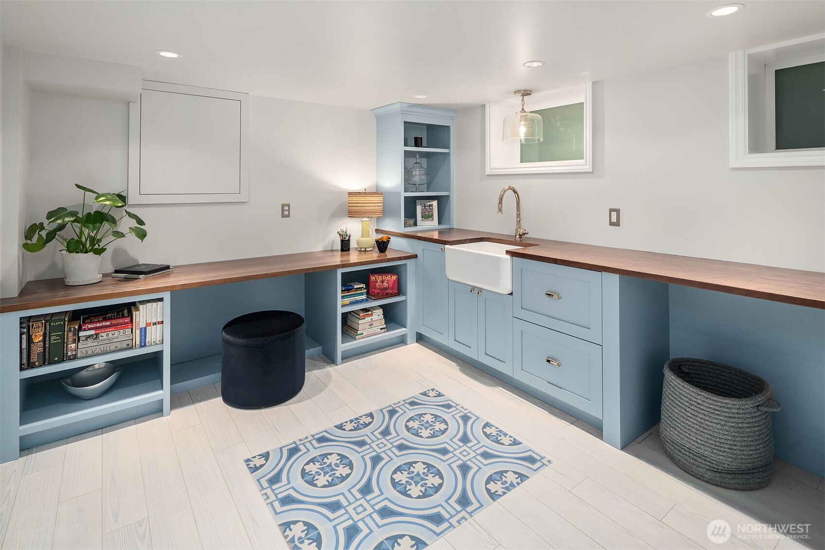 2833 10th Avenue E Seattle WA 98102