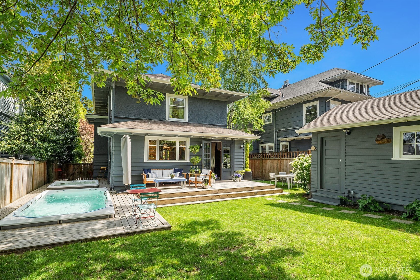 2833 10th Avenue E Seattle WA 98102