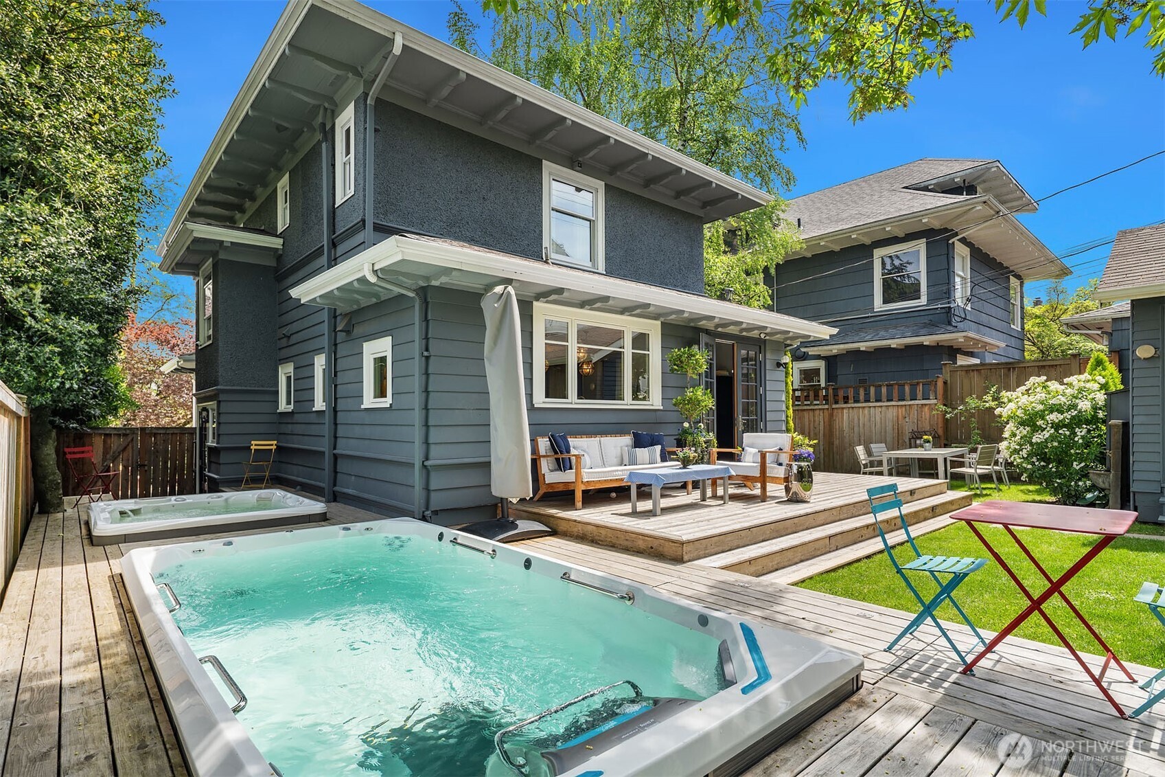 2833 10th Avenue E Seattle WA 98102