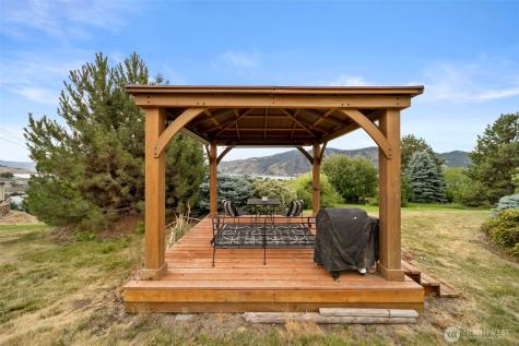 756 Totem Pole Road Manson WA 98831