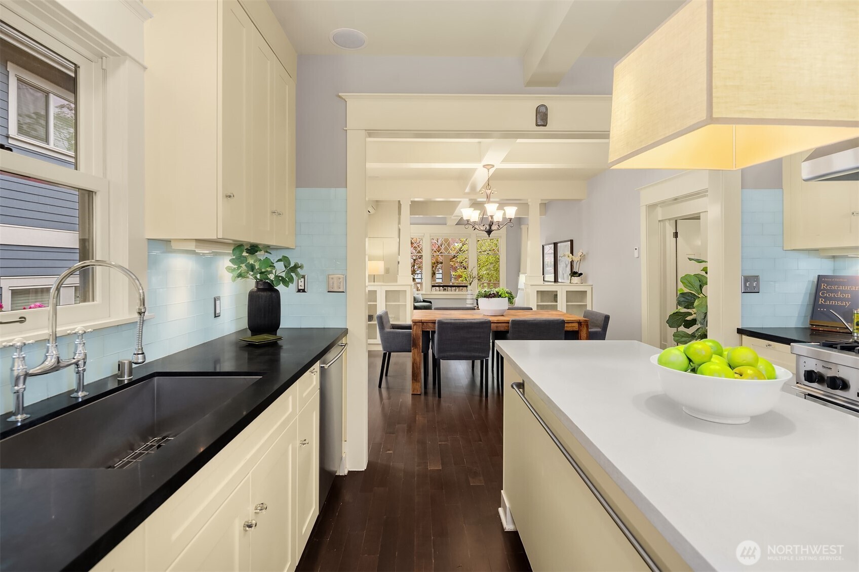 4018 2nd Avenue NE Seattle WA 98105