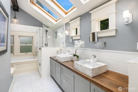 4018 2nd Avenue NE Seattle WA 98105