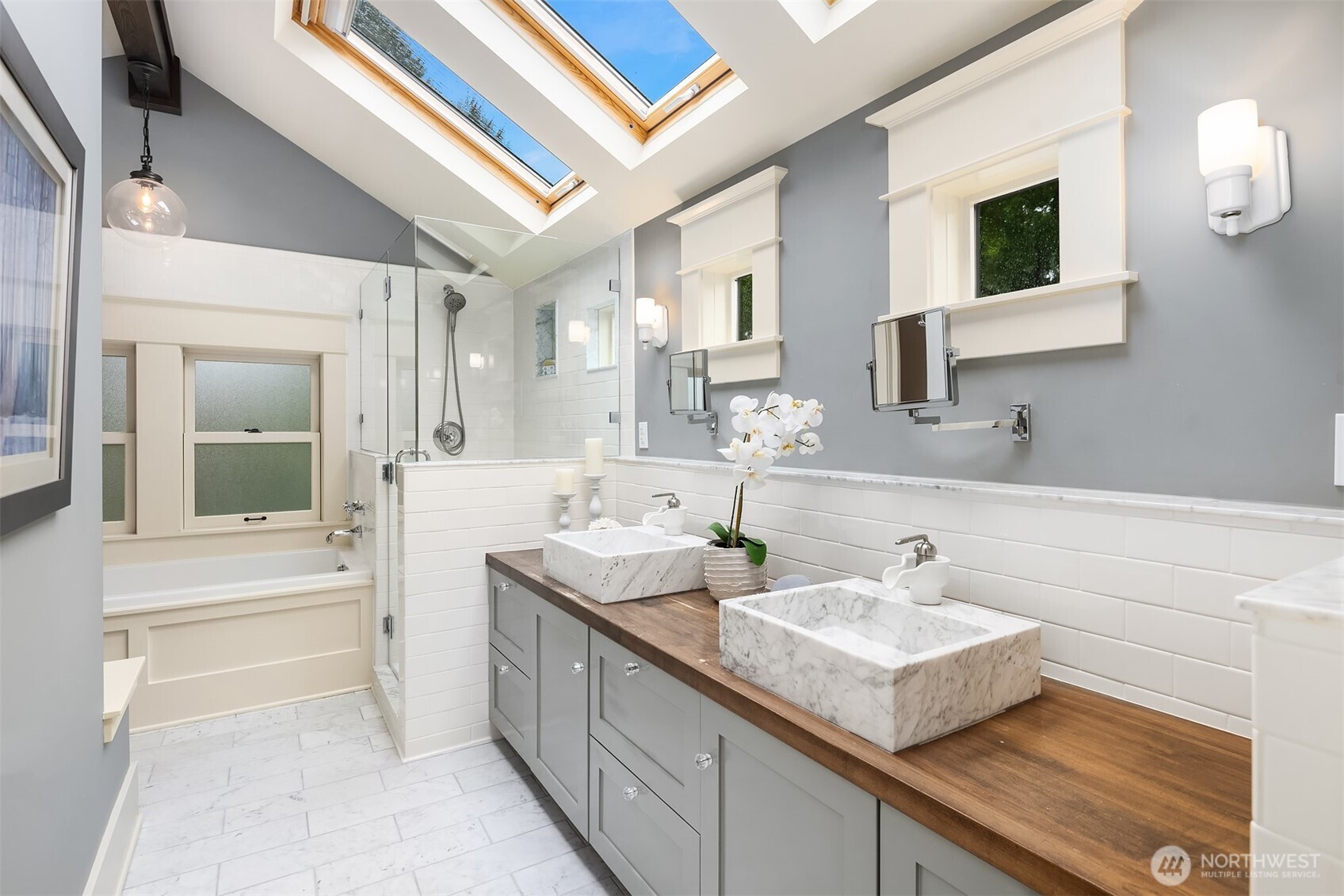 4018 2nd Avenue NE Seattle WA 98105