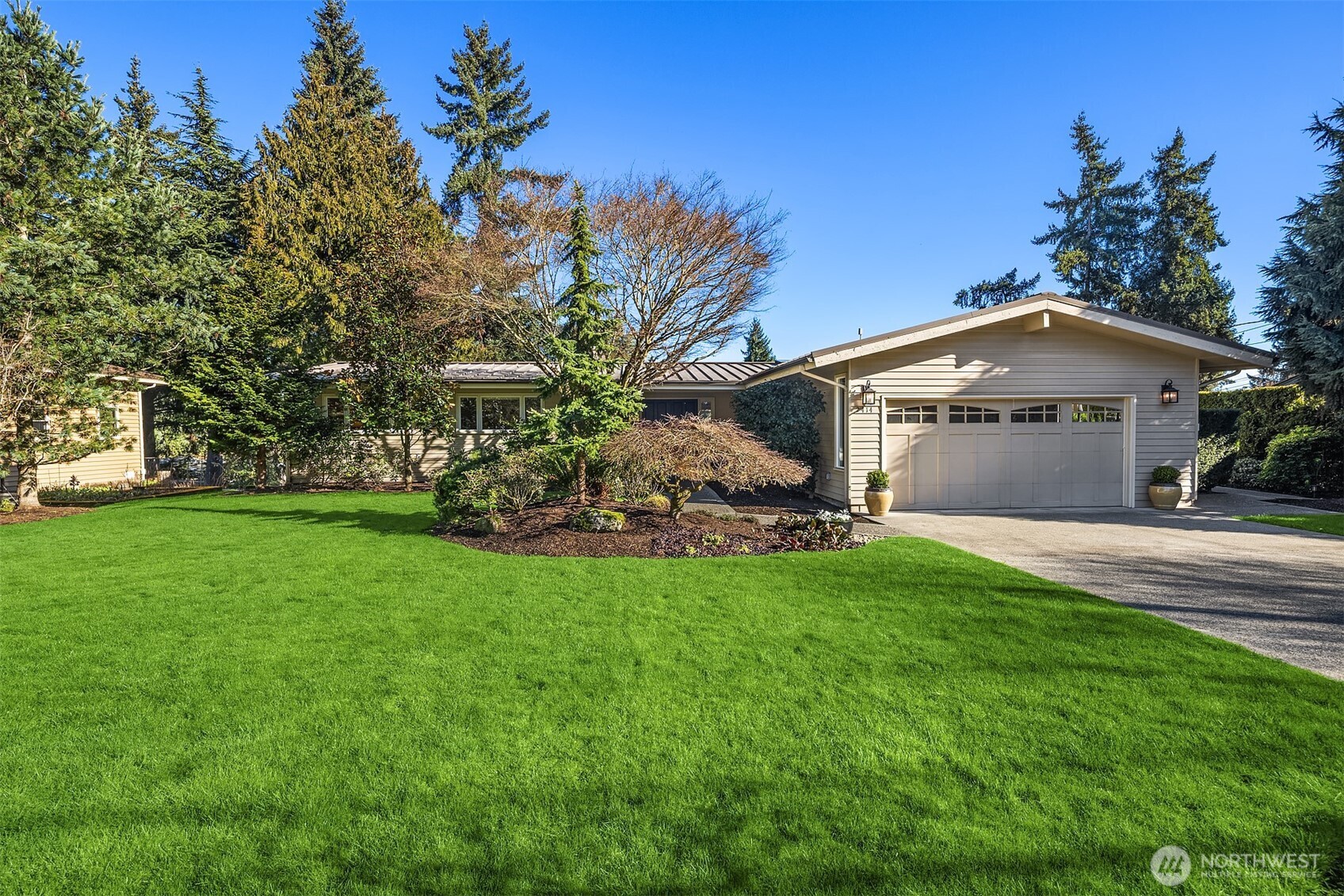 2414 79th Avenue NE Medina WA 98039
