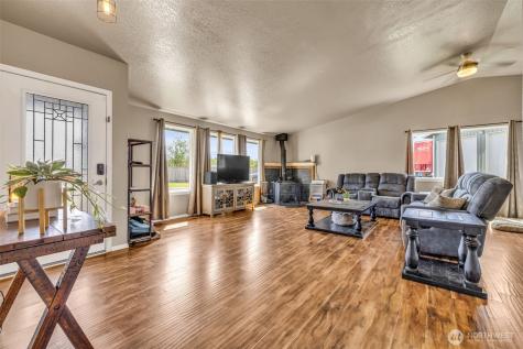 10313 School Land Road SW Rochester WA 98579