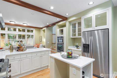 7626 NE 8th Street Medina WA 98039