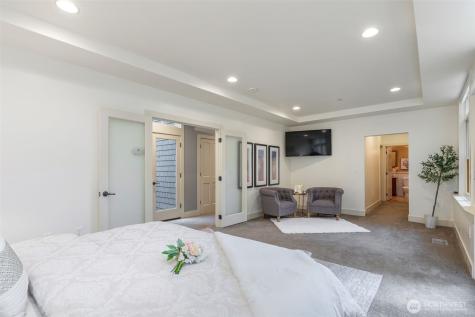 7626 NE 8th Street Medina WA 98039
