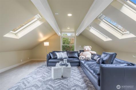 7626 NE 8th Street Medina WA 98039