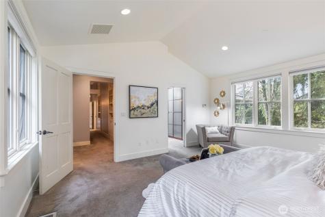 7626 NE 8th Street Medina WA 98039