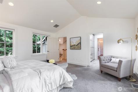 7626 NE 8th Street Medina WA 98039
