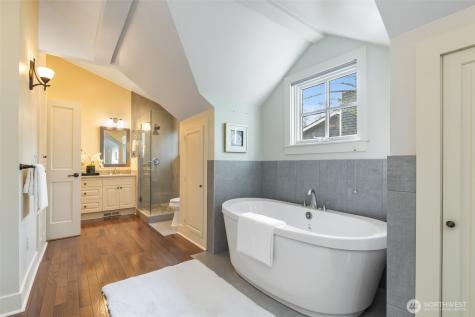 7626 NE 8th Street Medina WA 98039