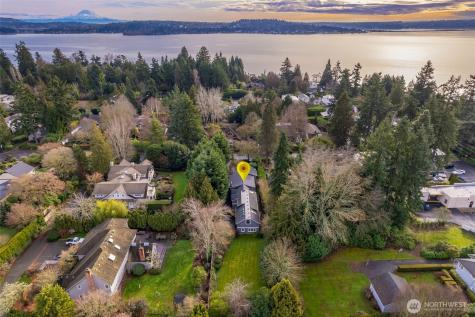 7626 NE 8th Street Medina WA 98039