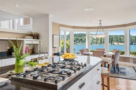 1303 Lakehurst Drive Bremerton WA 98312