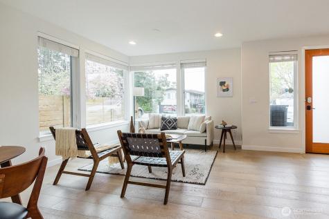 522 N 104th Street Seattle WA 98133