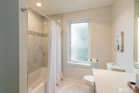 522 N 104th Street Seattle WA 98133