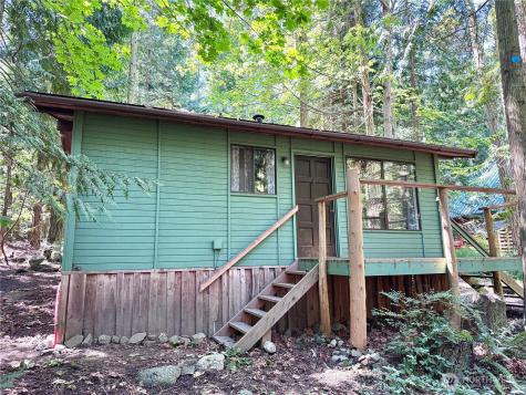 153 Chinook Center Island WA 98221
