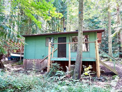 153 Chinook Center Island WA 98221