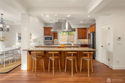6577 102nd Avenue NE Kirkland WA 98033