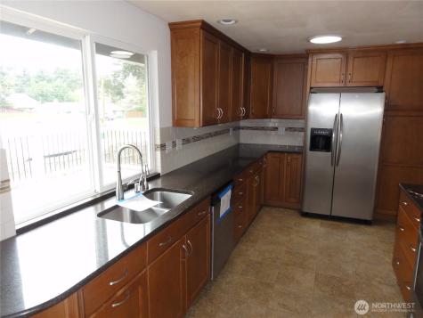 523 160th Street E Tacoma WA 98445