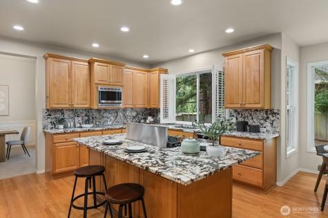 1239 216th Avenue NE Sammamish WA 98074