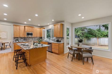 1239 216th Avenue NE Sammamish WA 98074