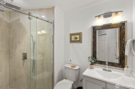 1239 216th Avenue NE Sammamish WA 98074