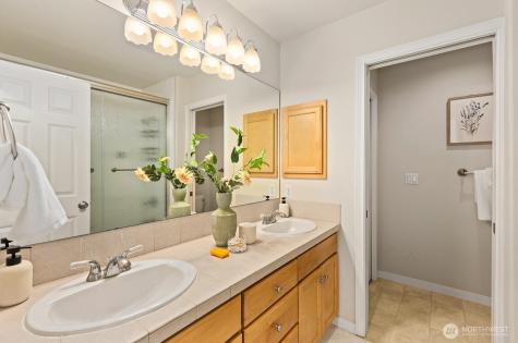 1239 216th Avenue NE Sammamish WA 98074