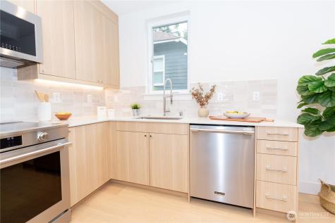 1530 25th Avenue Seattle WA 98122