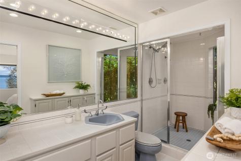 7946 Grand Avenue NE Bainbridge Island WA 98110