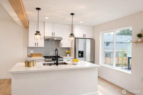 19505 Damson Road Lynnwood WA 98036