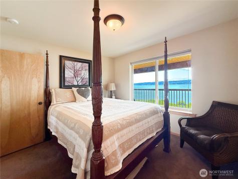 49 Whidbey Island Drive Everett WA 98206