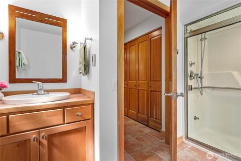 1536 Glen Cove Lane Bellingham WA 98229