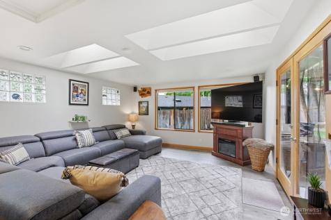 20712 33rd Avenue W Lynnwood WA 98036